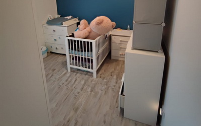 Aménagement d'une chambre d'enfant , évolutive avec le temps. Penderie, placard avec étagères et tiroirs, placard 2 étagère. L’ensemble sur mesure en mélaminé blanc .